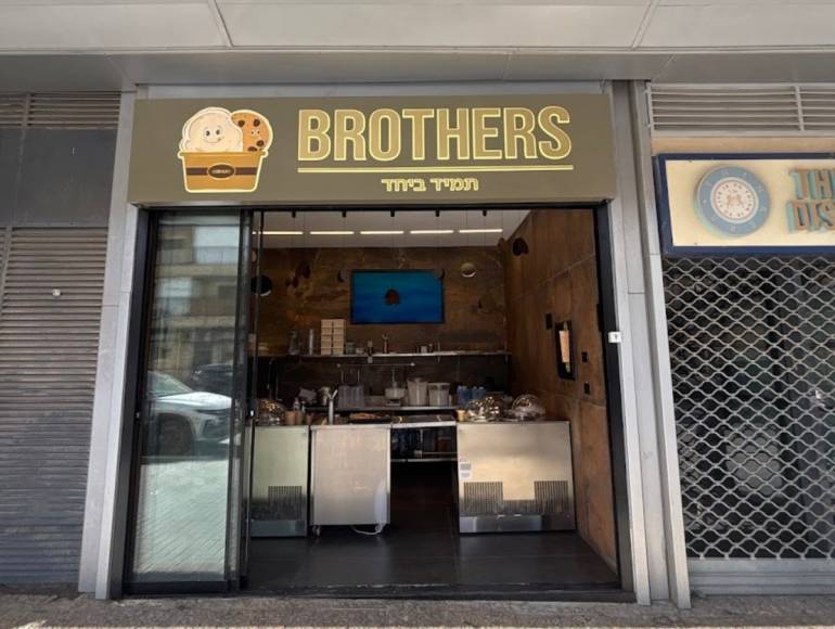 cover BROTHERS