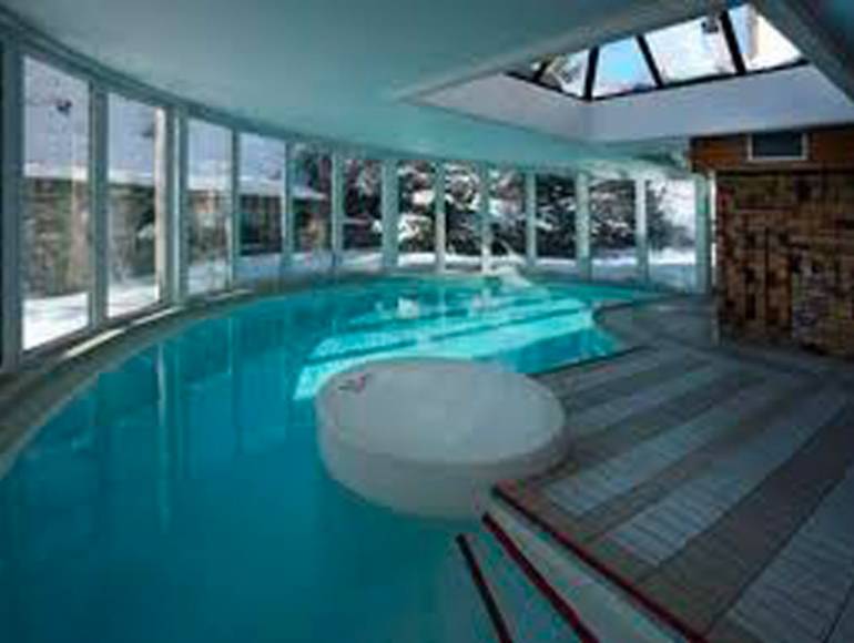 cover Crystal Club Les Deux Alpes - 01 87 65 22 20