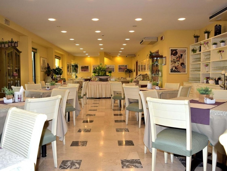 Kosher Holidays Souccot Riva de Sole Souccot 2024 Voyager cacher à