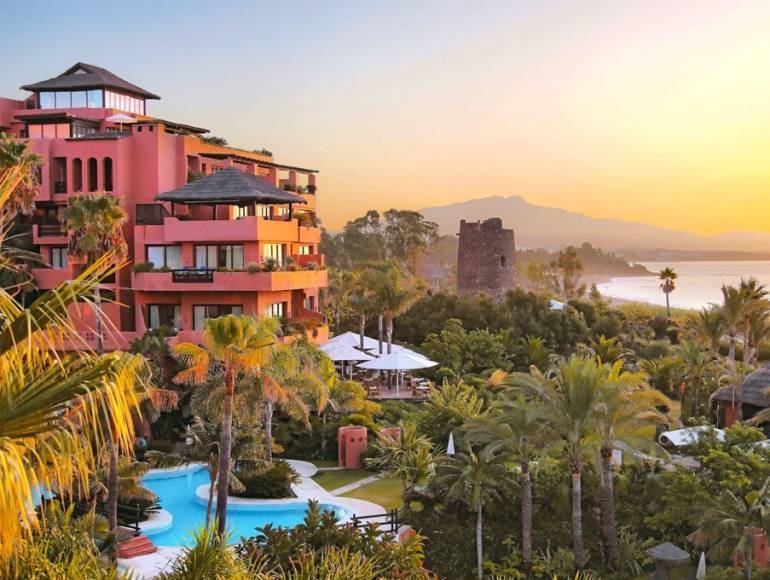 cover First Kosher Club Été 2025 Kempinski Marbella