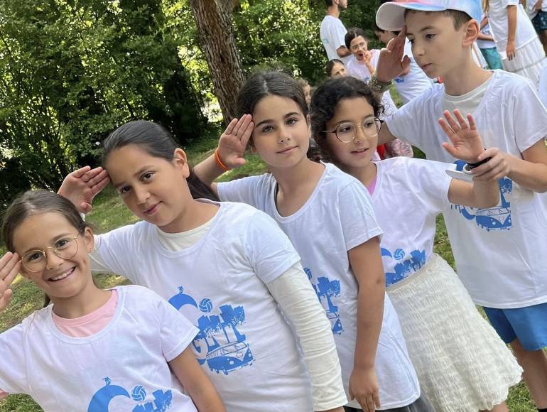 cover Magniv Colonie Filles 7-14 ans