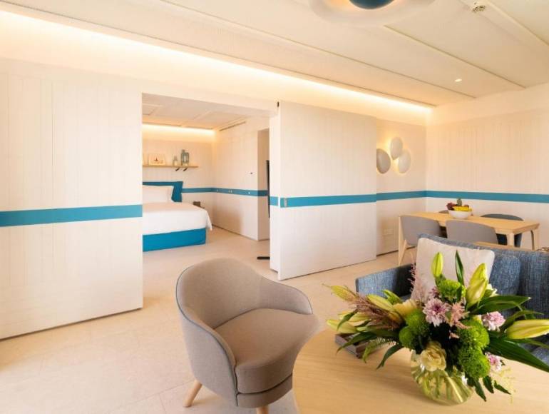 cover Royals Events By White and Blue