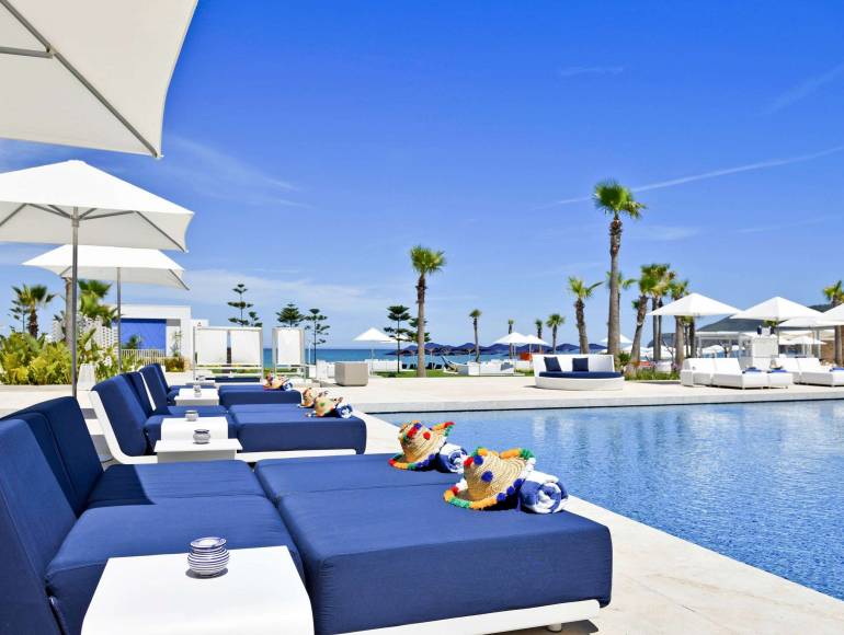 cover White and Blue Souccot au Maroc